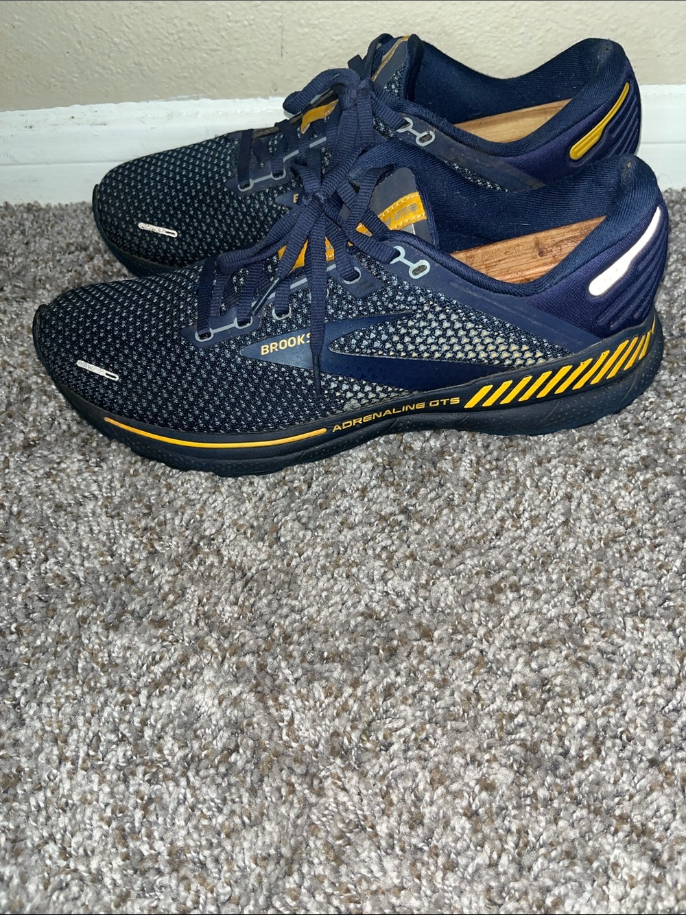Brooks Men’s Adrenaline GTS 22 Running Shoes - Navy & Yellow Accents